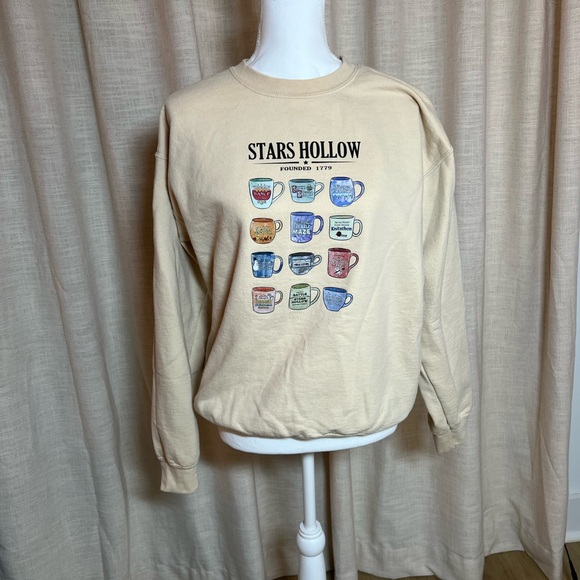 Gildan Tops - Gilmore Girls, Stars Hollow Cream Heavy Blend Sweatshirt - Soft Neutral Pullover